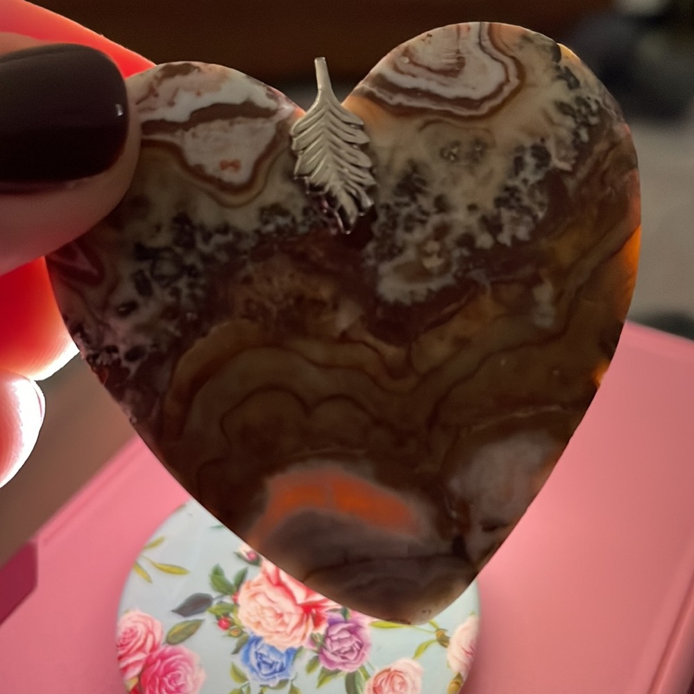 Agate heart pendant